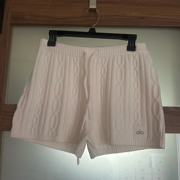 ALO Yoga Cream Cable Knit Lounge Shorts